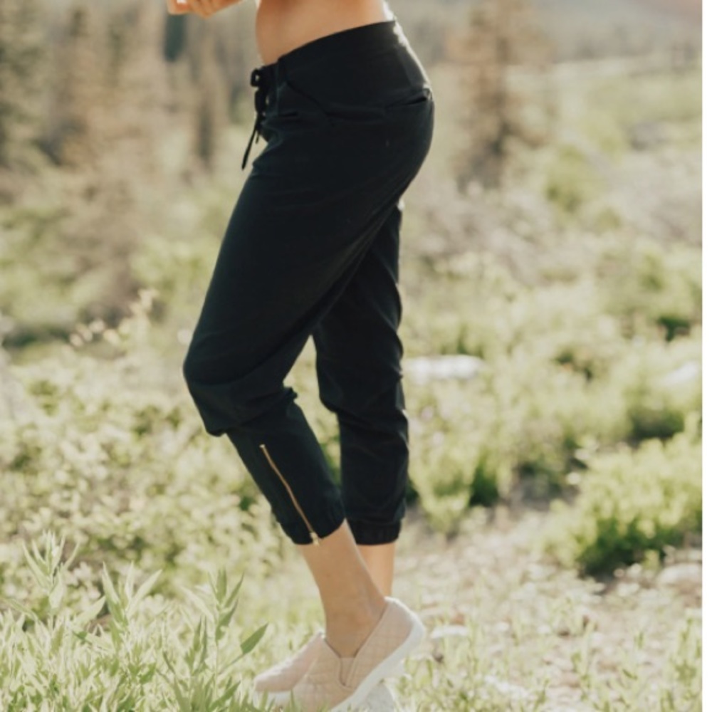 Albion fit black jet setter joggers size L
